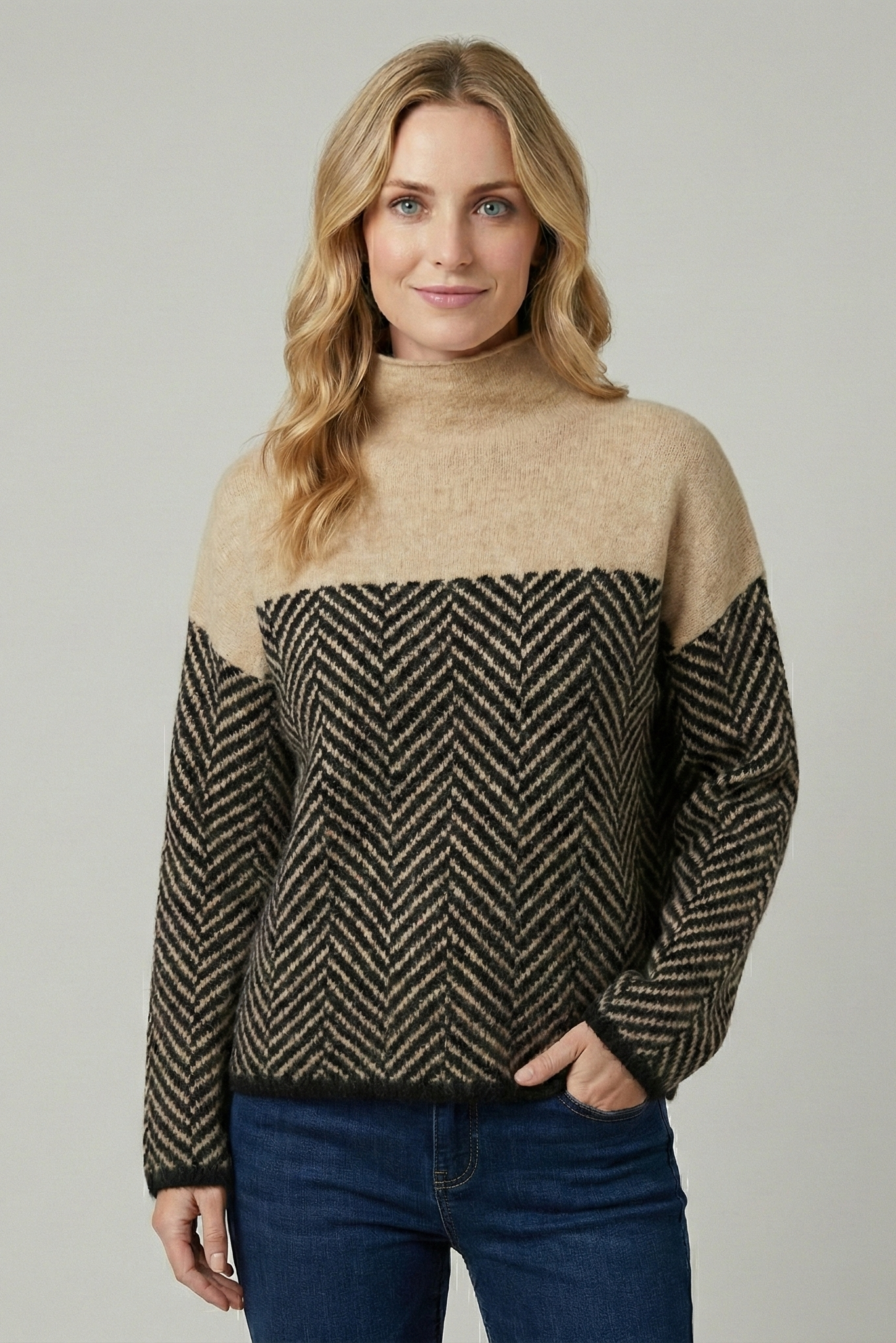 Contrasting warm sweater | SYVEN
