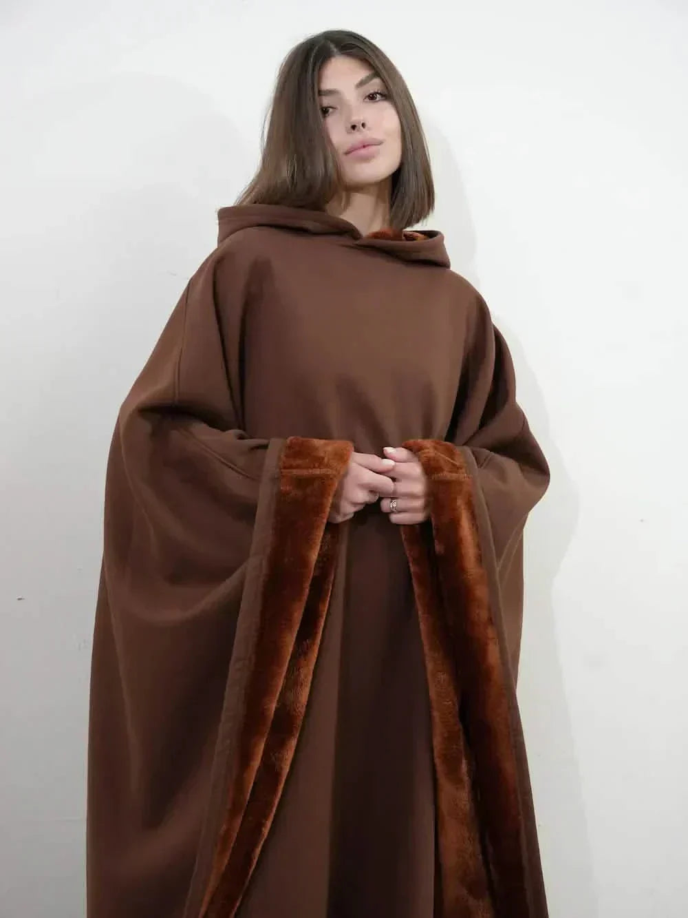 FleeceGuard™ – Ultra-soft thermal cape with hood for soothing warmth