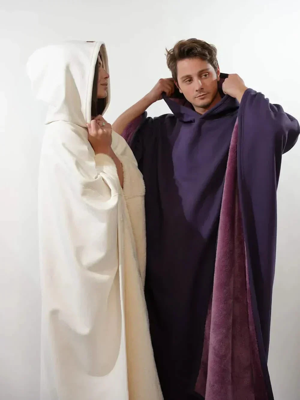 FleeceGuard™ – Ultra-soft thermal cape with hood for soothing warmth
