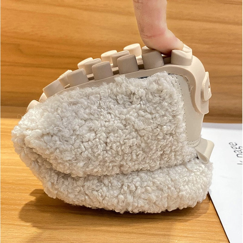 Arielle plush moccasins with non-slip soles | SYVEN